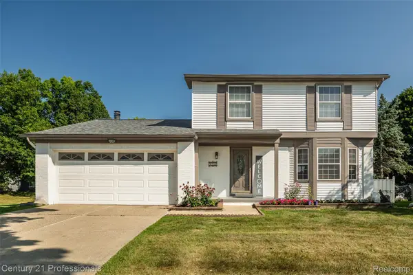 808 Oak Ridge Court, Brighton, MI 48116
