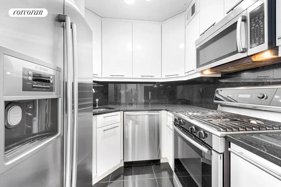 30 W 61st Street #17D, Manhattan, NY 10023 - #2