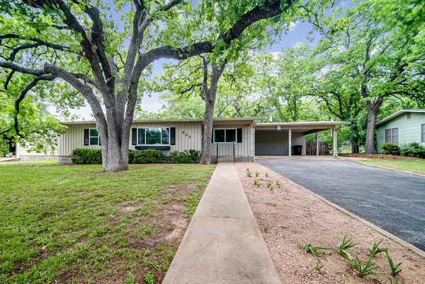 803 W Travis St, Fredericksburg, TX 78624
