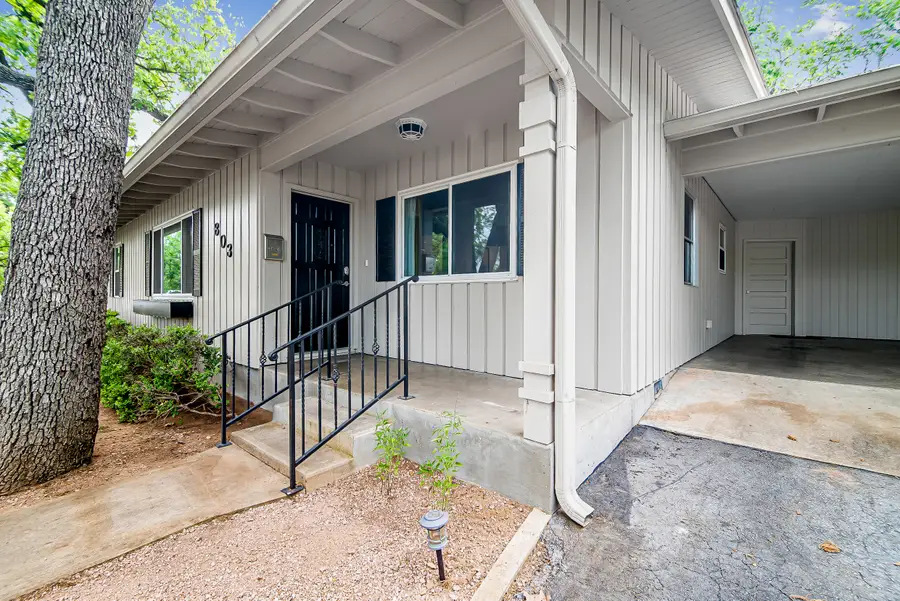 803 W Travis St, Fredericksburg, TX 78624 - Image #2