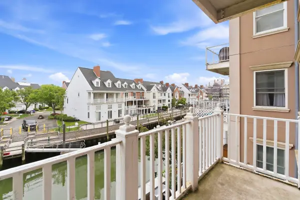 204 SHEARWATER CT WEST #21, JC, Greenville, NJ 07305