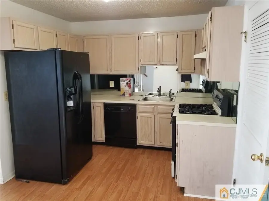 24 Prestwick Way, Edison, NJ 08820 - Image #2