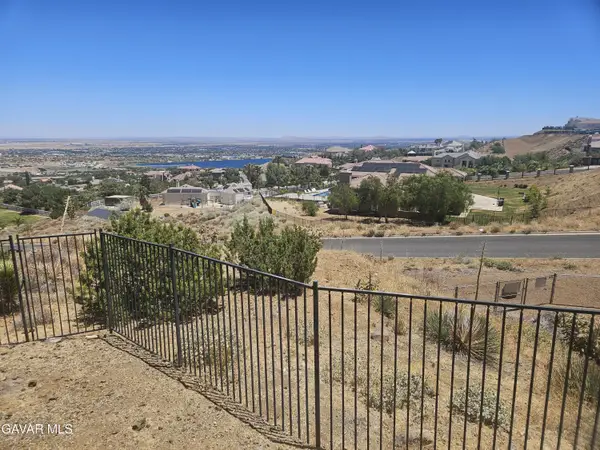 615 Lakeview Drive, Palmdale, CA 93551