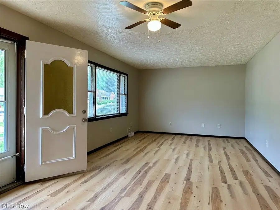 4823 Dunsmore Avenue, Ashtabula, OH 44004 - #3