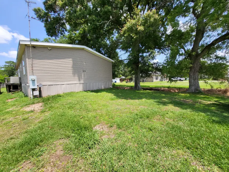 319 E Lovell Street, Crowley, LA 70526 - #3