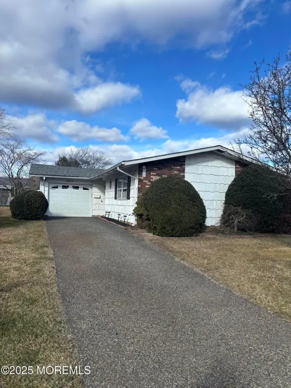 25 Robinson Road, Brick, NJ 08724