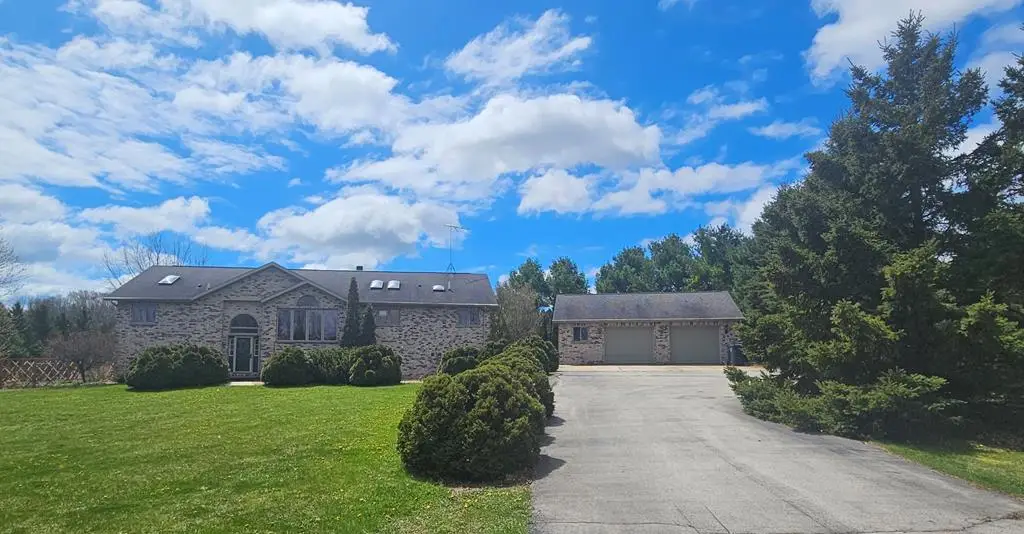 E7009 Jackson Rd, Algoma, WI 54201 - #1