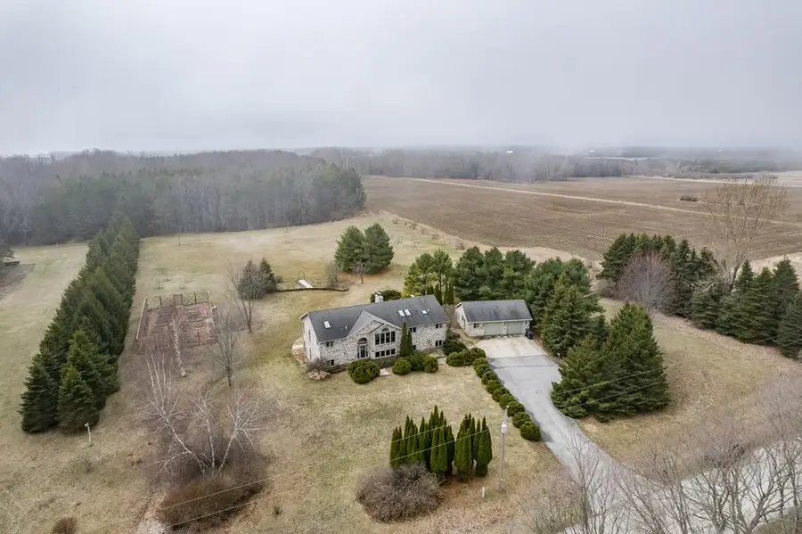 E7009 Jackson Rd, Algoma, WI 54201 - #2