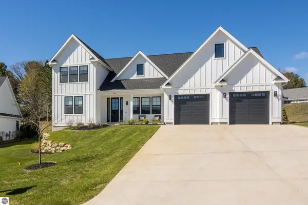 91 Vineyard Ridge, TraverseCity, MI 49686
