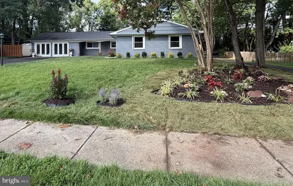4140 Point Hollow Ln, Fairfax, VA 22033