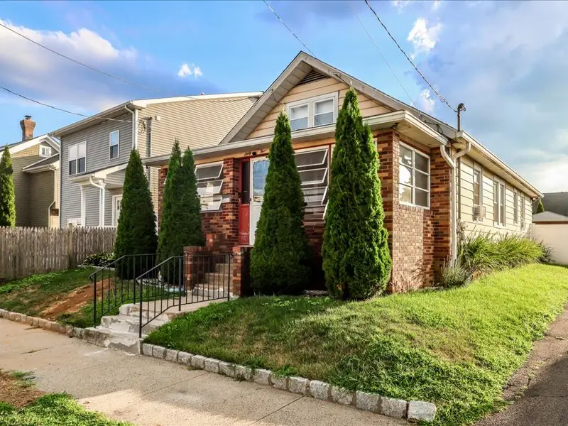 65 Fleet Street, Bridgeport, CT 06606 - #1