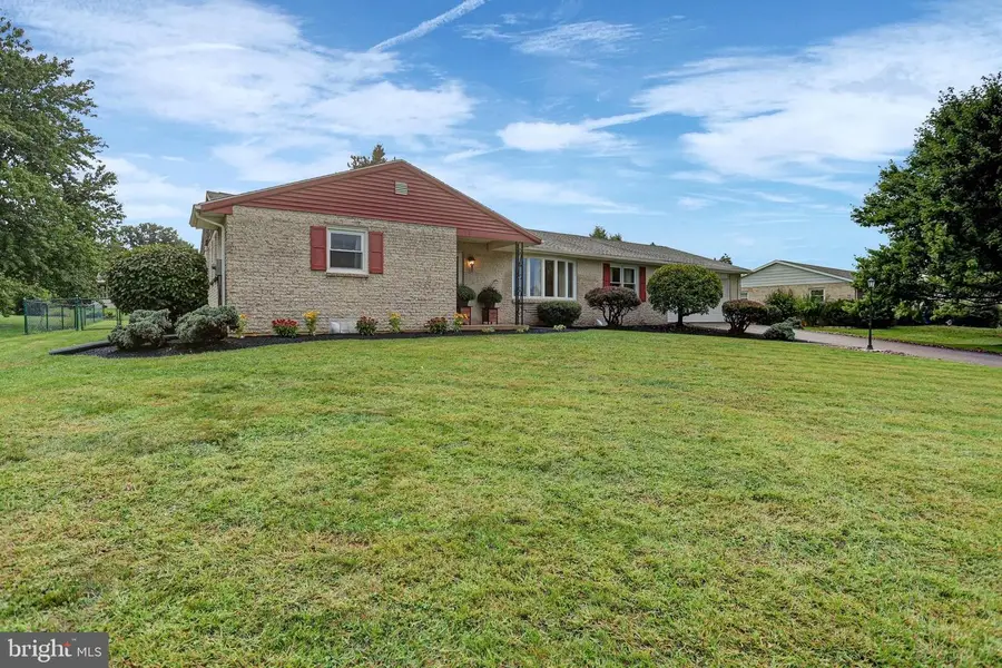218 Meadow Ln, Chambersburg, PA 17201 - #3