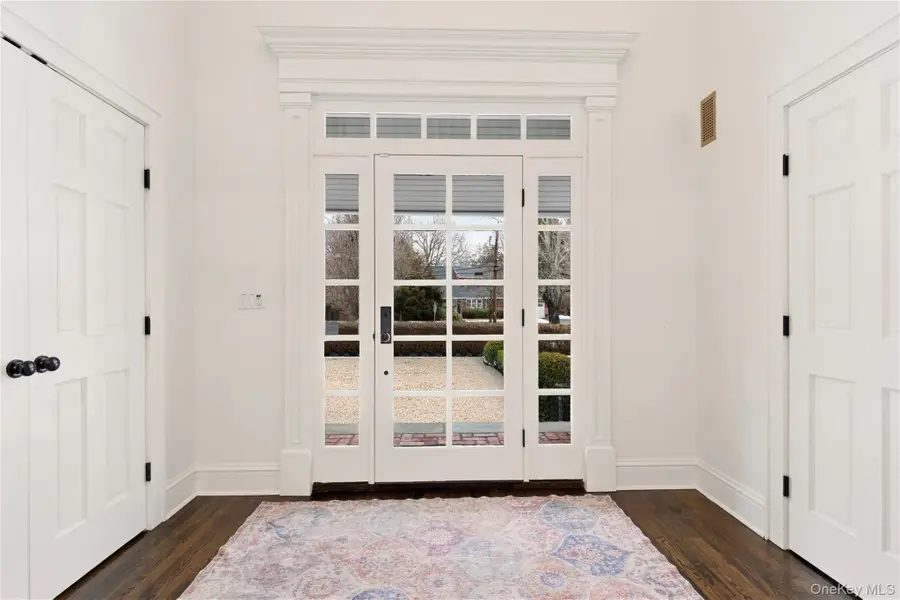 31 Carnegie Avenue, Huntington, NY 11743 - #2