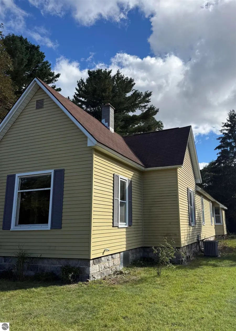 932 E State, Traverse City, MI 49686 - #2