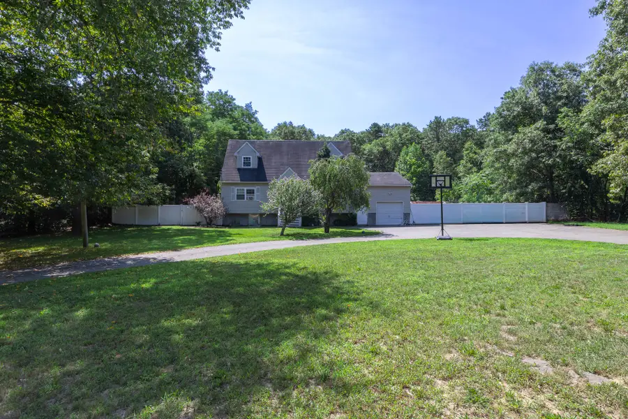 312 Peconic Avenue, Medford, NY 11763 - #2