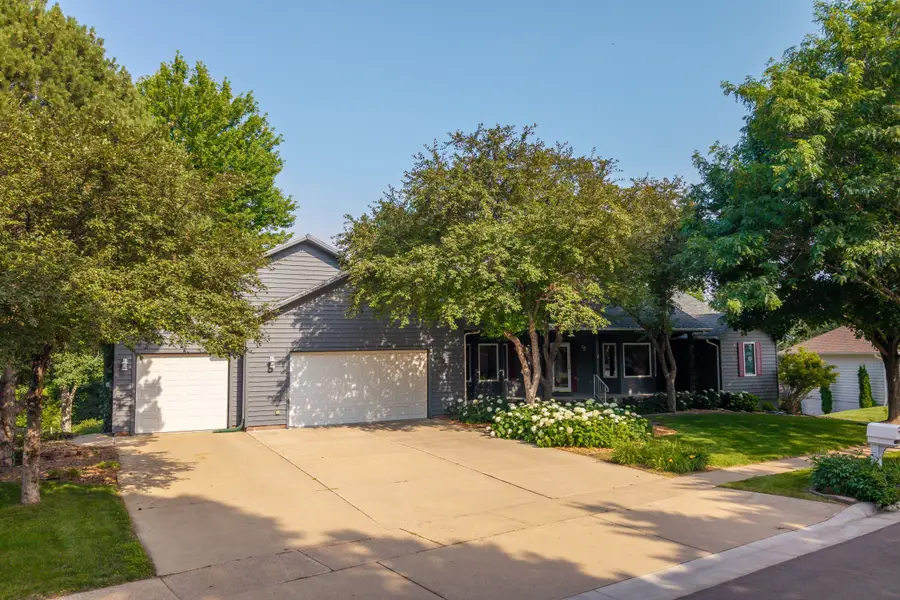 3004 S Coral Ct, Sioux Falls, SD 57103 - #2