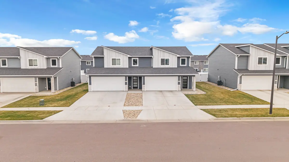530 Oxford Ave, Harrisburg, SD 57032 - #1