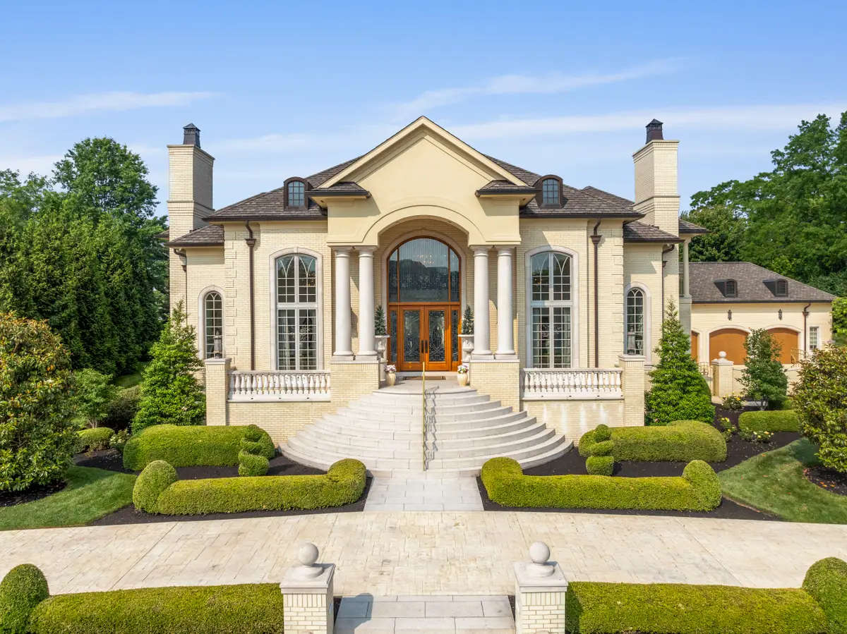 943 Squire Oaks Drive, Villa Hills, KY 41017 - Image #1