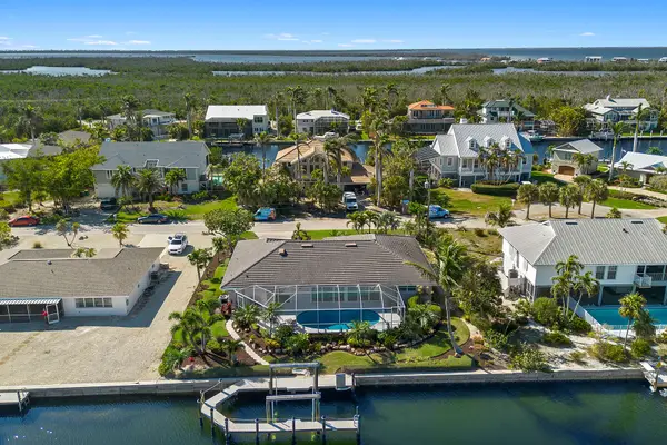 1674 Sabal Palm Drive, Sanibel, FL 33957
