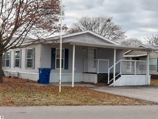 1593 Andrew, Traverse City, MI 49686