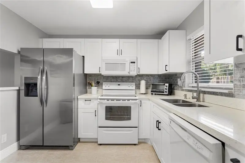 9700 Sunrise Lakes Boulevard #101, Sunrise, FL 33322 - Image #2