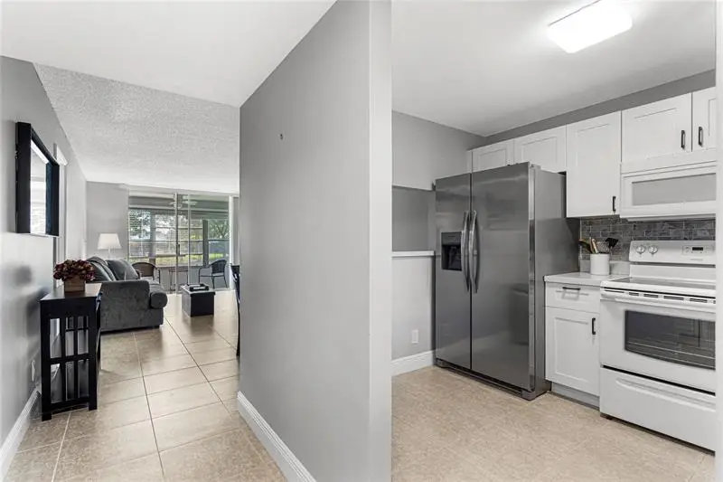 9700 Sunrise Lakes Boulevard #101, Sunrise, FL 33322 - Image #3