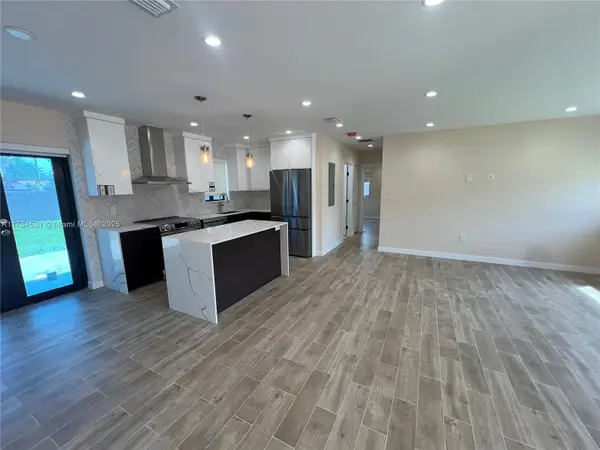 9931 SW 37th St, Miami, FL 33165