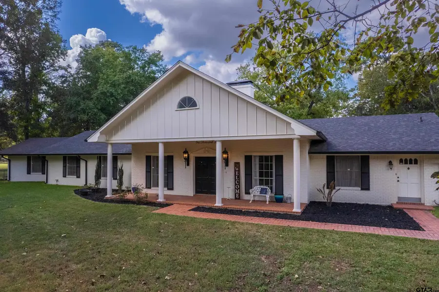 1010 S Williams Avenue, Mount Pleasant, TX 75455 - Image #2