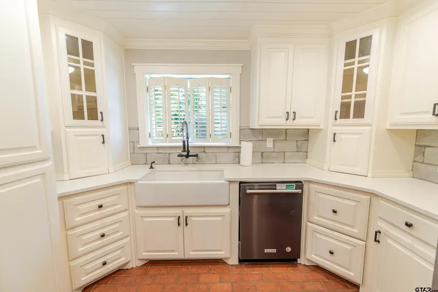 1010 S Williams Avenue, Mount Pleasant, TX 75455 - Image #3