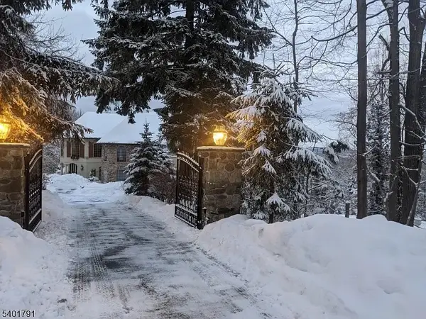 5 Summit Terrace, Kinnelon Borough, NJ 07405