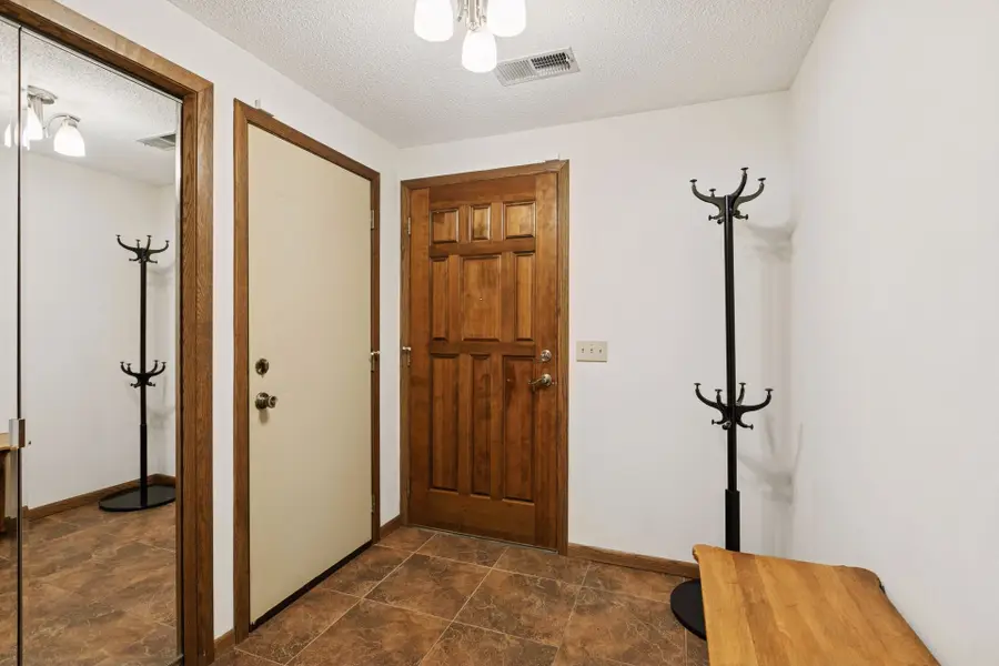 2406 County Road D W #4, Roseville, MN 55112 - #3