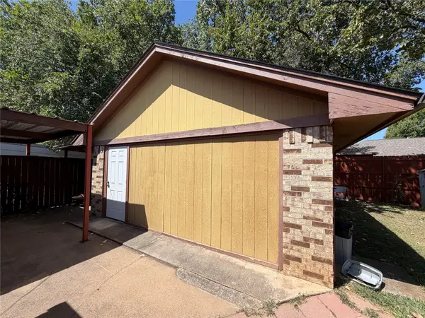 801 Midcreek Drive #B, Euless, TX 76039