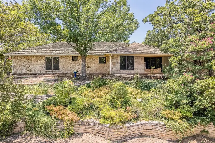 2406 Drawbridge Drive, Arlington, TX 76012 - Image #2