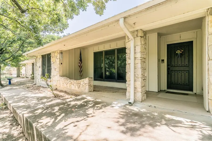 2406 Drawbridge Drive, Arlington, TX 76012 - Image #3