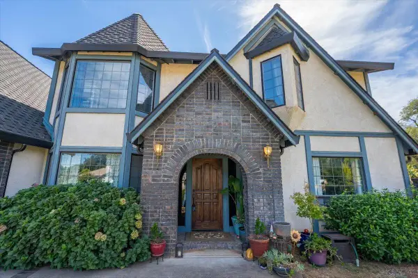 20369 Greenview Drive, Redding, CA 96002