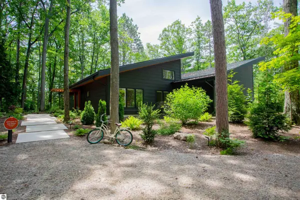 7103 Lake View, LakeAnn, MI 49650