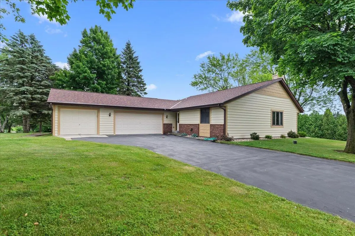 4294 Bonmaur Ter, Hartford Town, WI 53086 - Image #1