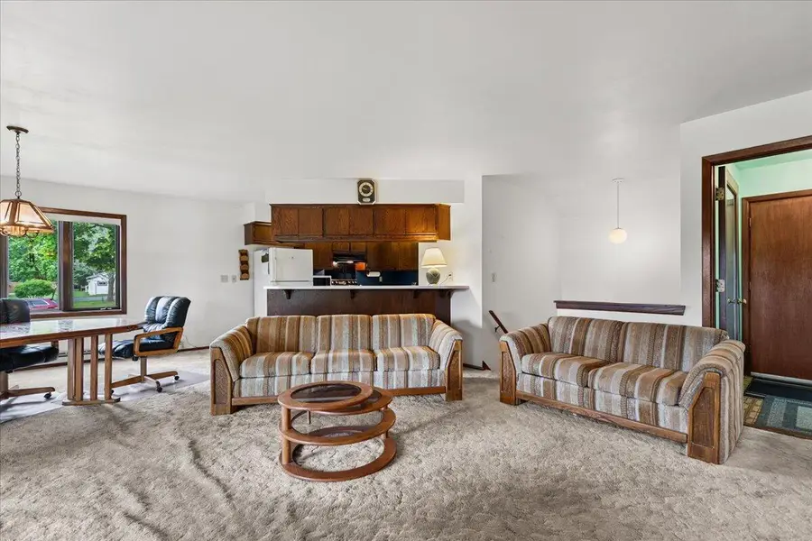 4294 Bonmaur Ter, Hartford Town, WI 53086 - Image #3