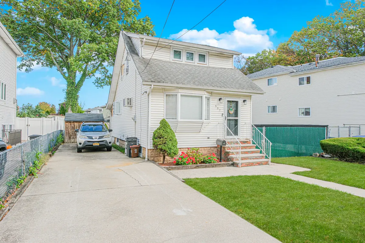 537 Annadale Road, Staten Island, NY 10312 - Image #1