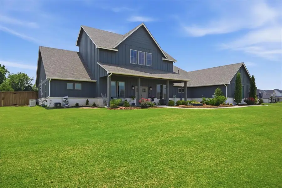 9921 Oakwood Drive, Edmond, OK 73025 - #2