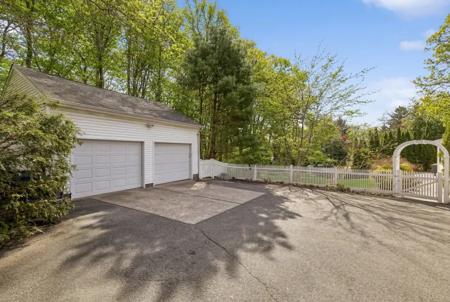 198 Pidgeon Hill Road, South Huntington, NY 11746 - #3
