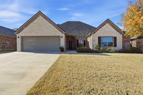 906 Chestnut Grove Drive, Cleburne, TX 76033