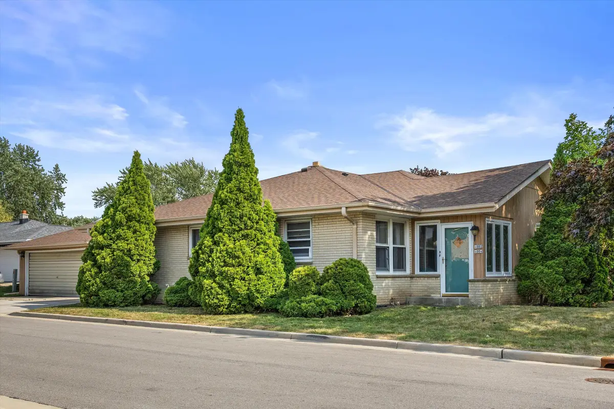 4002 S 91st Pl, Greenfield, WI 53228 - #1