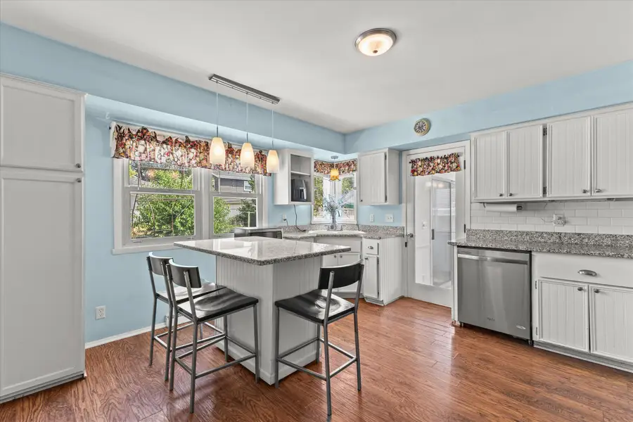 4002 S 91st Pl, Greenfield, WI 53228 - #2