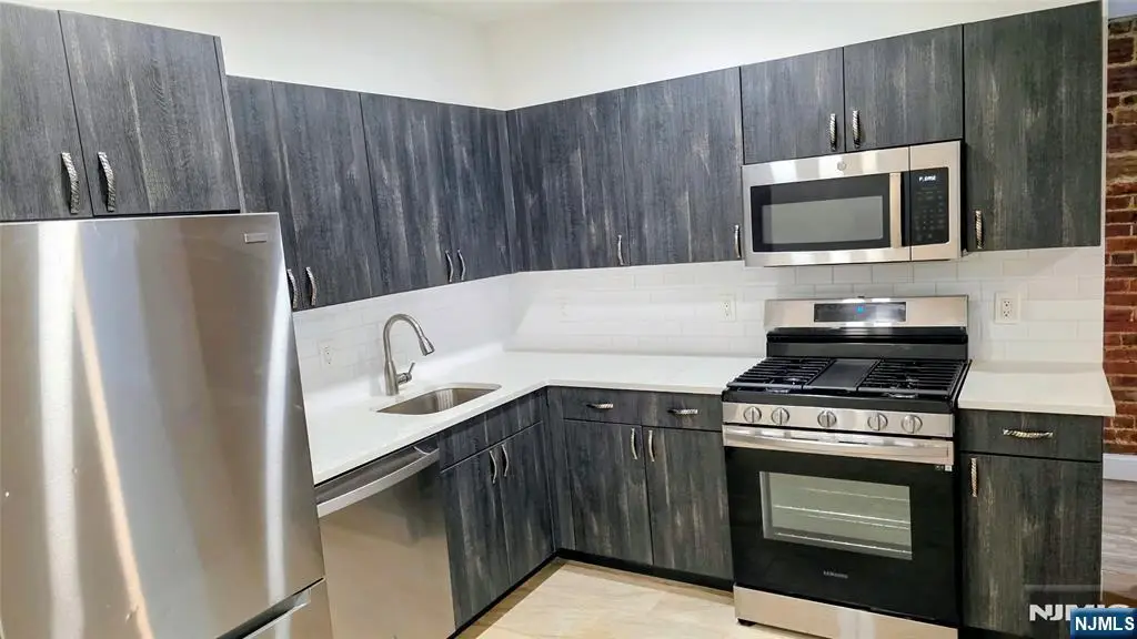 292 Stuyvesant Avenue , 5, Lyndhurst, NJ 07071 - #1