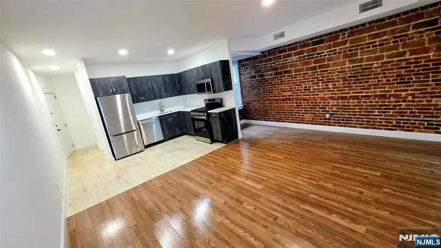 292 Stuyvesant Avenue , 5, Lyndhurst, NJ 07071 - #3