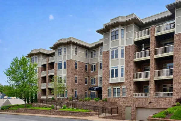 540 North And South Road #103, University City, MO 63130