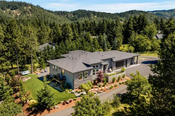 1105 Loganberry Ln, WhiteSalmon, WA 98672