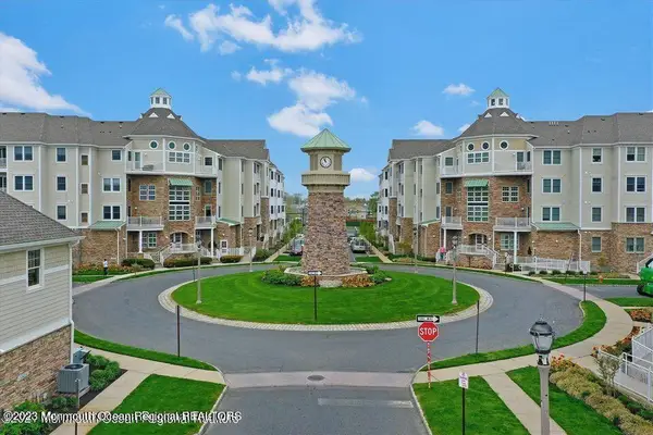 5302 Elmwood Plaza, Omaha, NE 68106