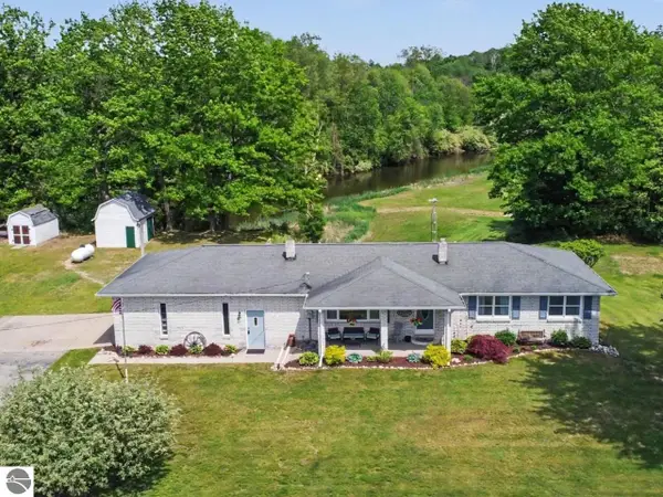 4389 Pine River, Saint Louis, MI 48880